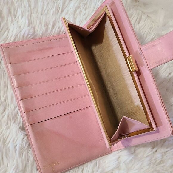 💯 Authentic Chanel Caviar Wallet 🍀 - Picture 7 of 15